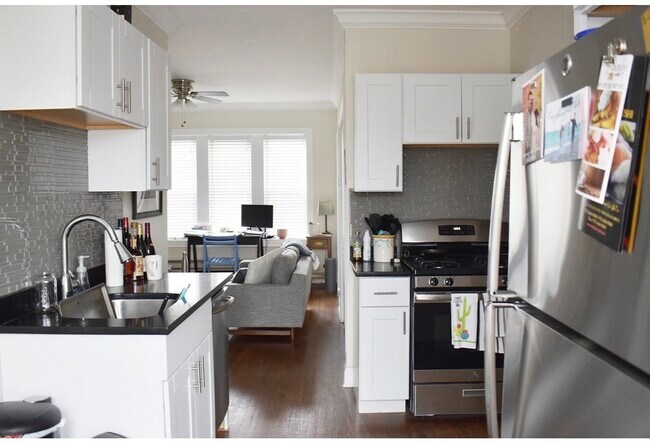 Foto del edificio - 3819 N Greenview Ave