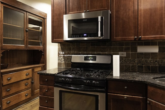 Building Photo - 3506 N Damen Ave