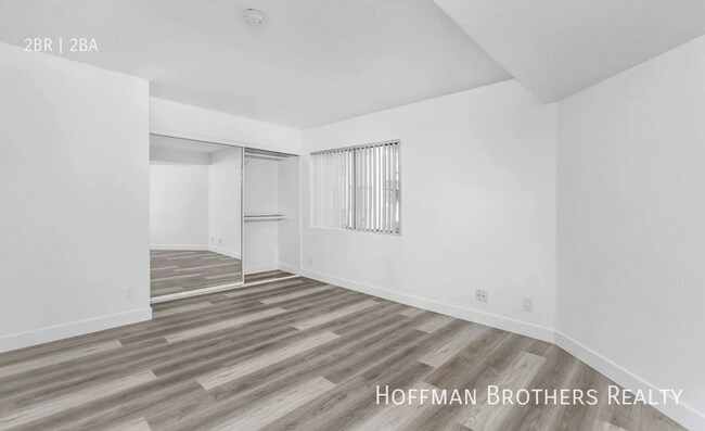 Building Photo - 1533 N Martel Ave
