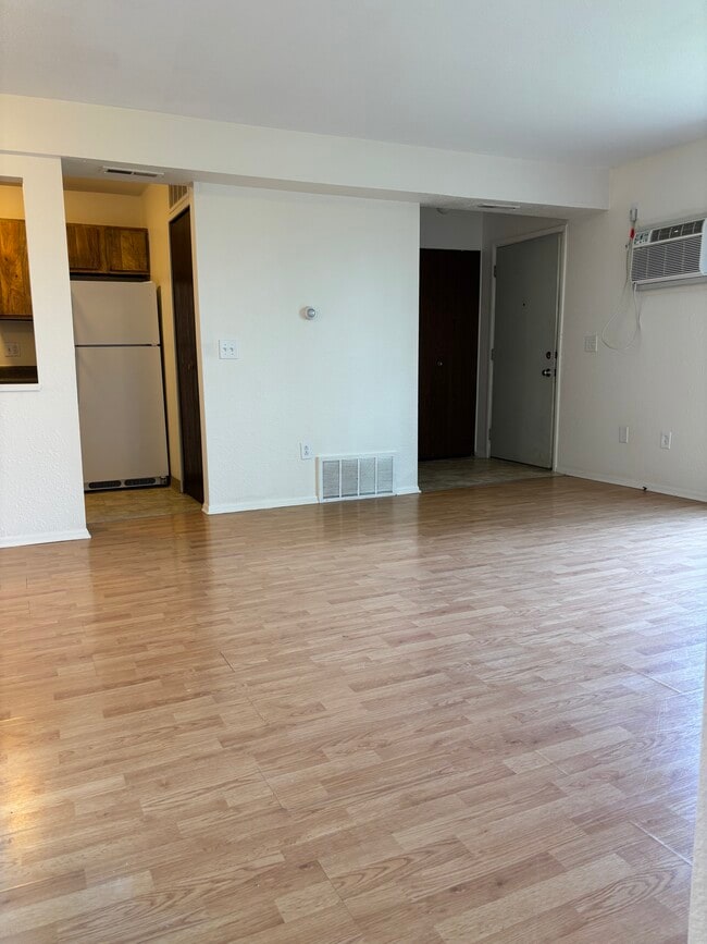 Building Photo - Knob Pines Apartments