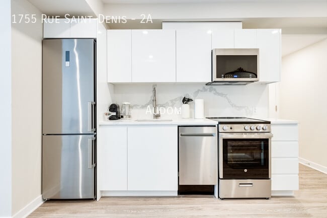 Building Photo - 1755 R. Saint-Denis