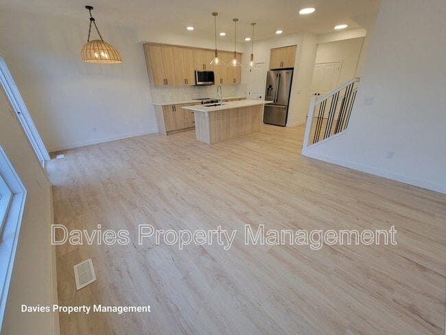 Photo du bâtiment - 16230-16219 19 Ave SW