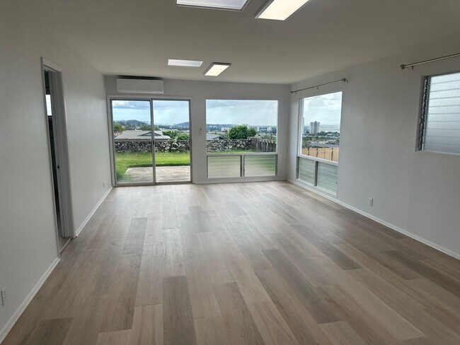 Foto del edificio - Renovated 4 bedroom 2 bath home in Pearl City