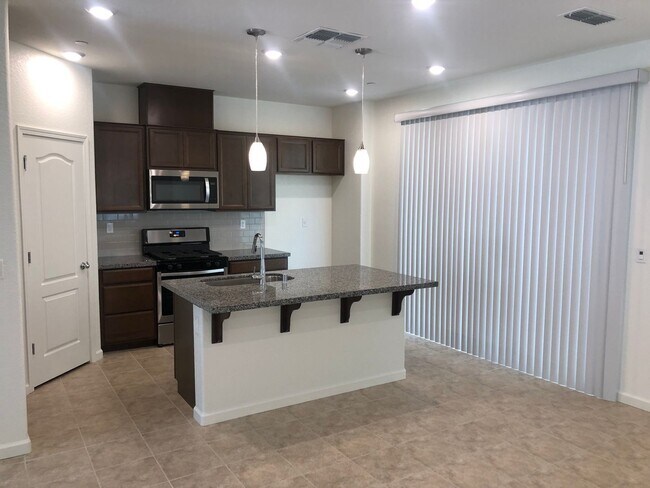 Building Photo - BEAUTIFUL FOLSOM HOME IN GATED COMMUNITY!!
