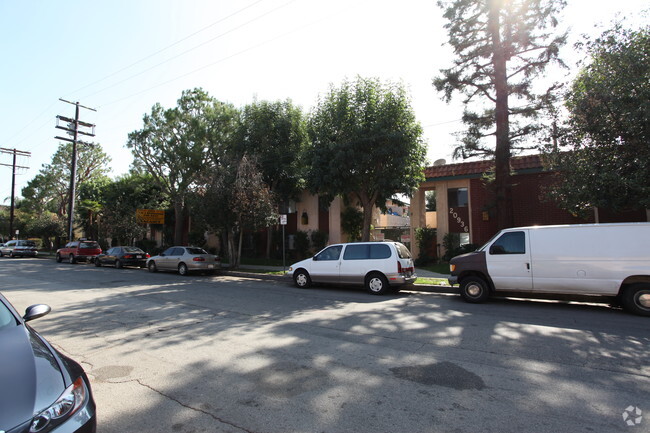 Building Photo - Oak Village Apartments