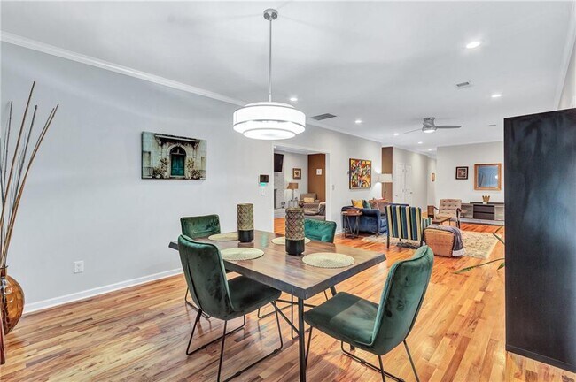 Foto del edificio - 2418 Bollingbrook Dr SW