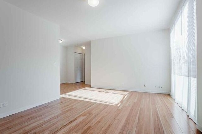 Foto del edificio - 424 W Oakdale Ave