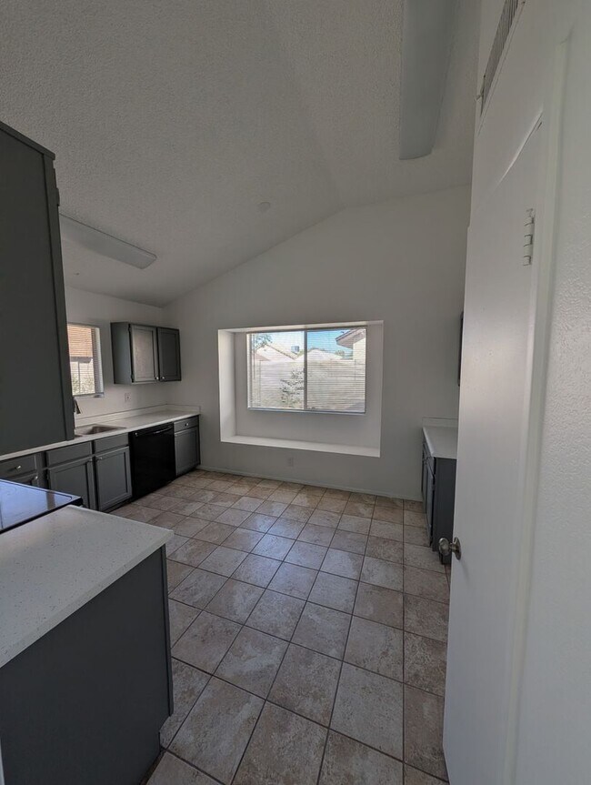 Building Photo - 7340 W Tuckey Ln