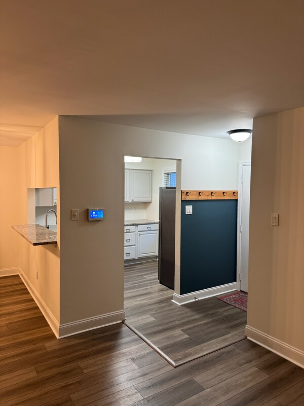 Foto del edificio - 347 Surrey Ct