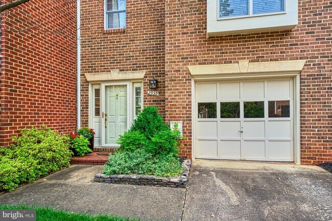 Building Photo - 2939 Oakborough Square