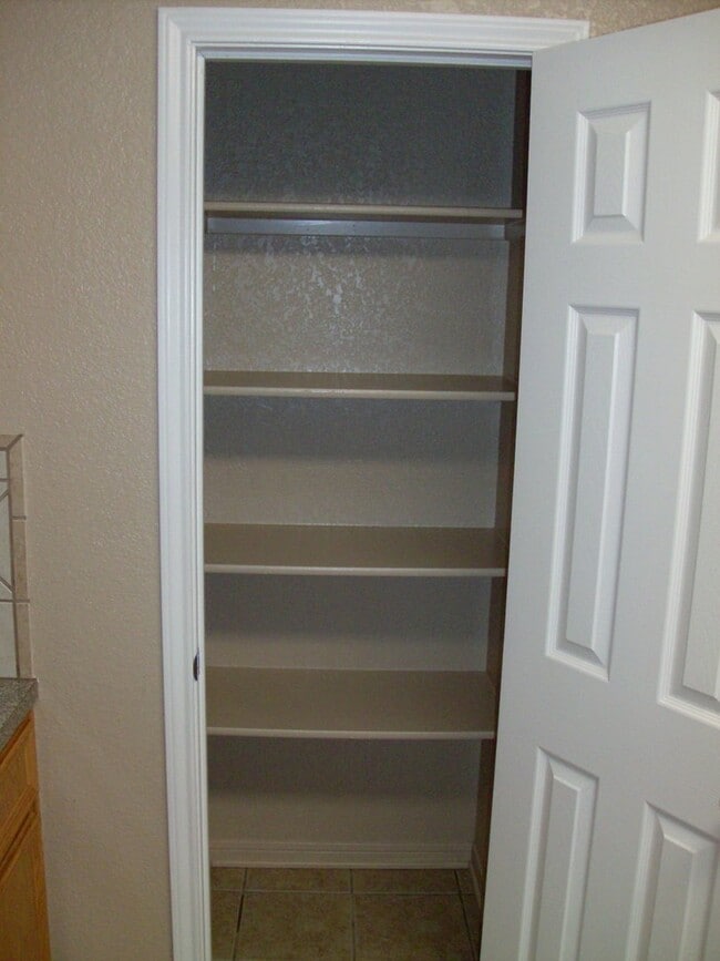 Building Photo - Spacious Duplex for Rent – Close to Clear ...