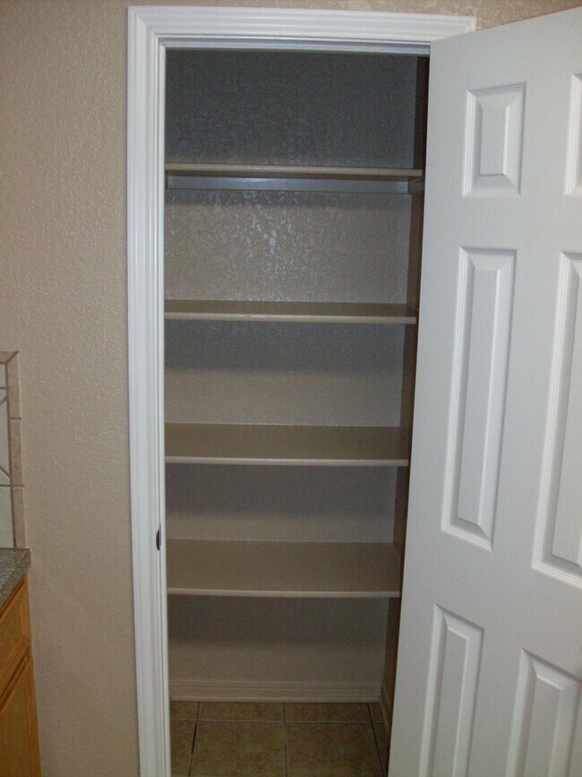 Foto del edificio - Spacious Duplex for Rent – Close to Clear ...