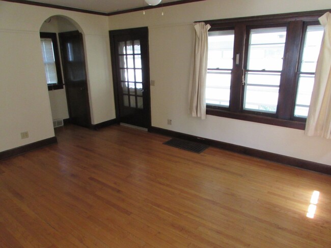 Foto del edificio - Three Bedroom House Near Brittingham Park