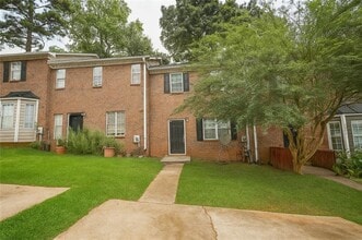 Building Photo - 7215 Crestside Dr