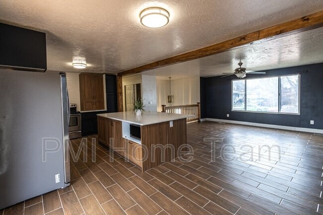 Building Photo - 1312 Roger Cir