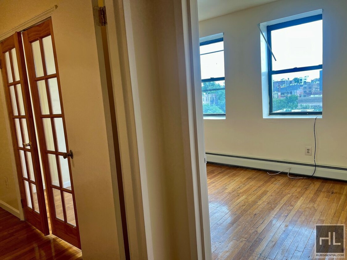 Primary Photo - 4BR 1BA Historic Mixed Use Loft w/ Massive...