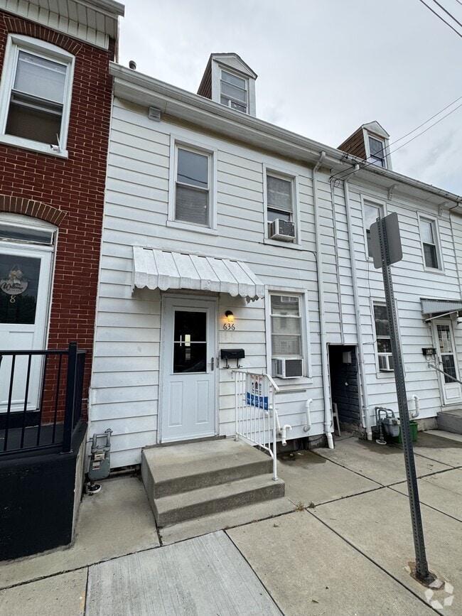 Building Photo - 636 Vander Ave