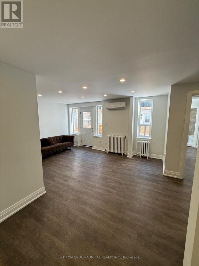 Photo du bâtiment - 699 Eglinton Ave W