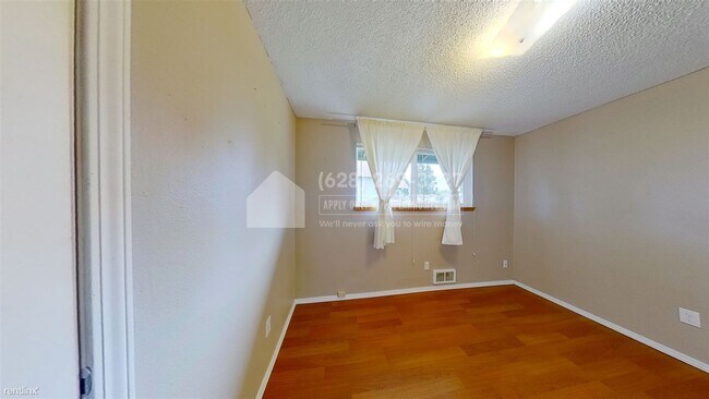 Building Photo - 3 br, 1 bath House - 4401 North Baltimore ...
