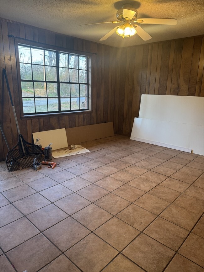 Building Photo - 1206 Rosewood Dr