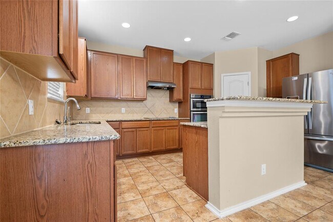 Foto del edificio - 14308 Lake Victor Dr