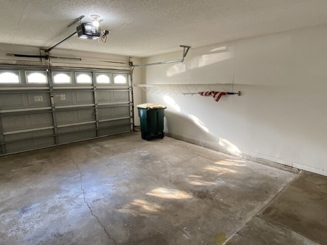 Foto del edificio - COMING SOON – 3 Bedroom, 2 Bathroom Single...