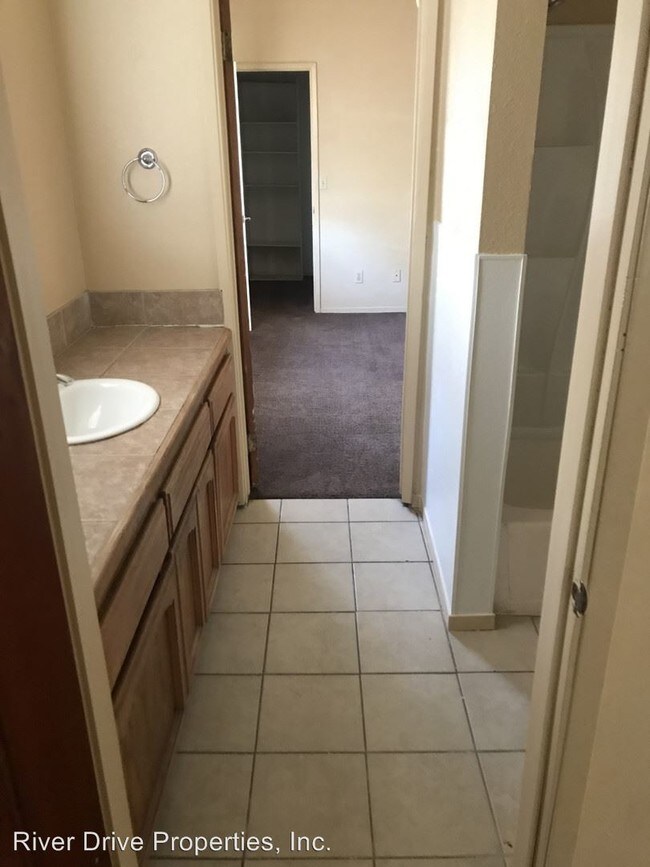 Building Photo - 2 br, 1 bath House - 223 Vineyard