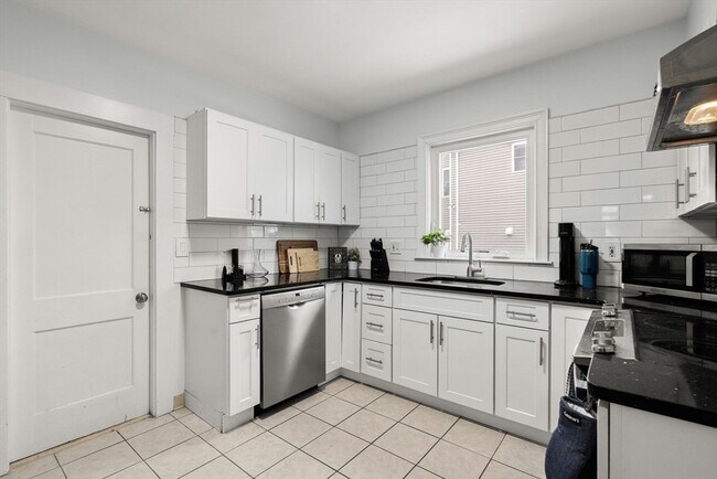 Foto del edificio - 102 Montclair Ave