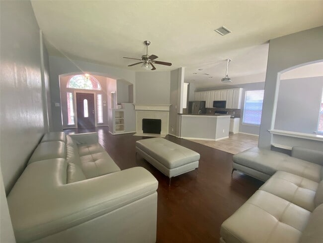 Building Photo - 118 N Willow Point Cir