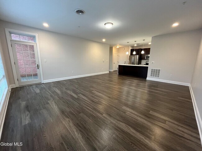 Foto del edificio - 130 Excelsior Ave