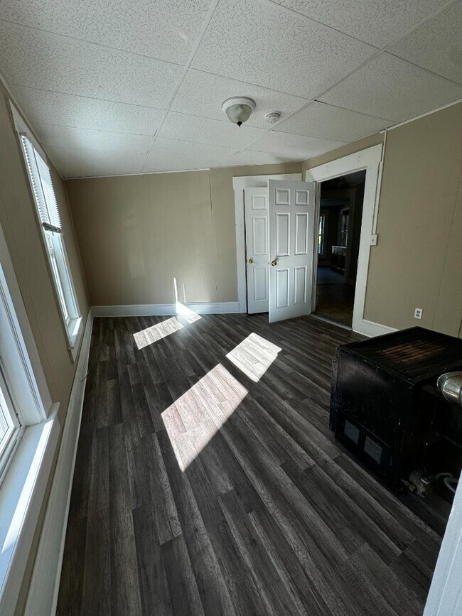 Building Photo - 242 E High St