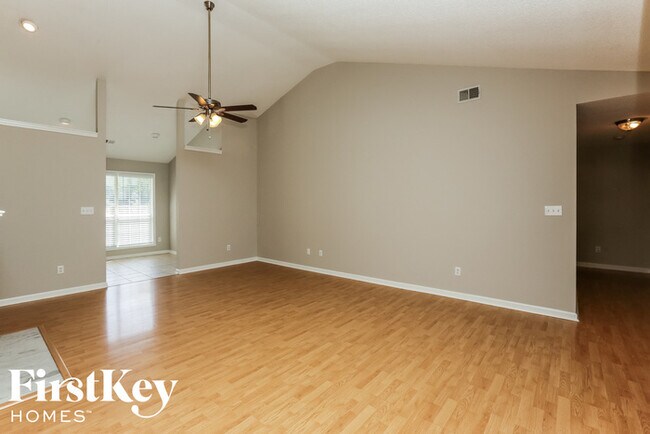 Building Photo - 200 Summer Hill Dr