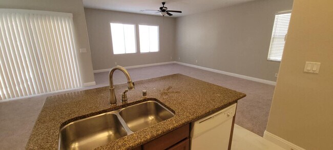 Foto del edificio - STILLHOUSE rsearching? 3 bedrooms, 2.5 bat...