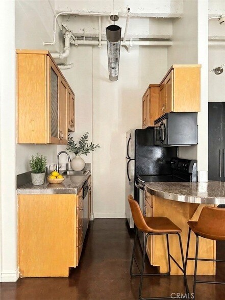 Foto del edificio - 312 W 5th St