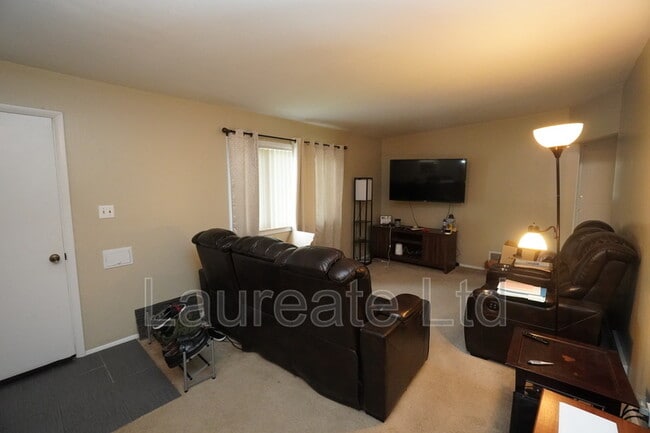 Building Photo - 4580 S Fox St