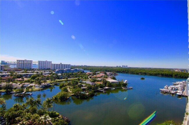 Foto del edificio - 300 Sunny Isles Blvd