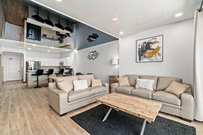 Building Photo - 10625 Front Beach Rd