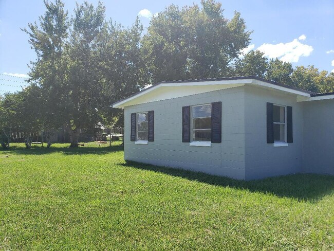 Foto del edificio - 2 Bed 1 Bath Home Pet Friendly 1ST MONTH F...