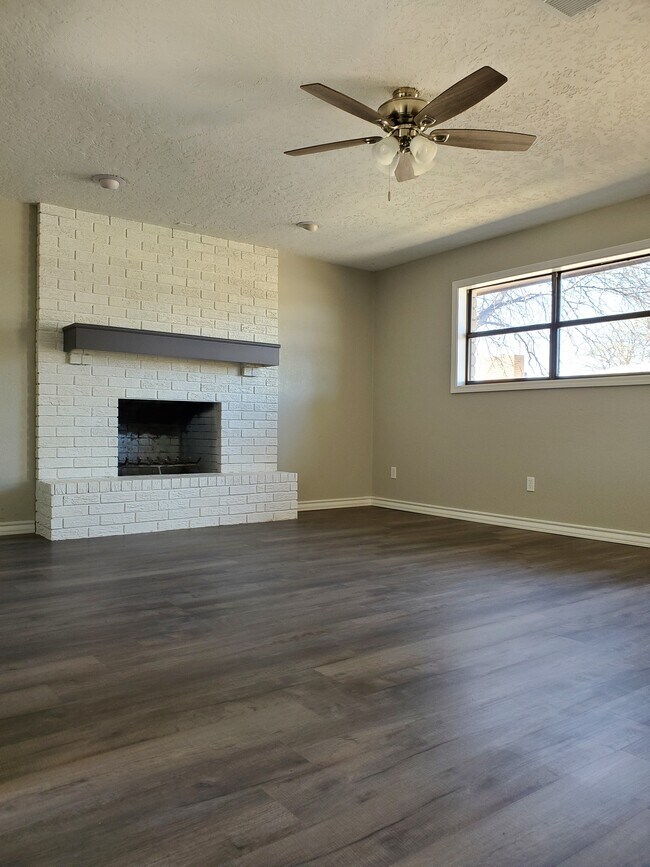 Foto del edificio - 1001 W 18th Ln