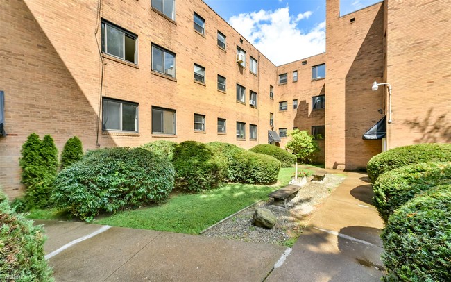 Building Photo - 2 br, 1 bath Apartment - 6235 5th Ave Apt B12