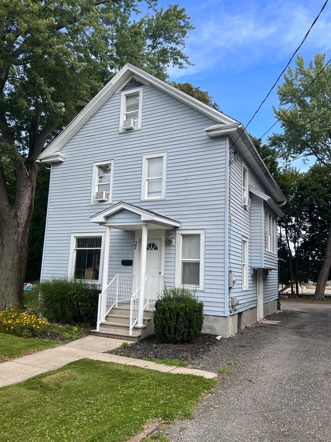 Building Photo - 37 Maple Ave