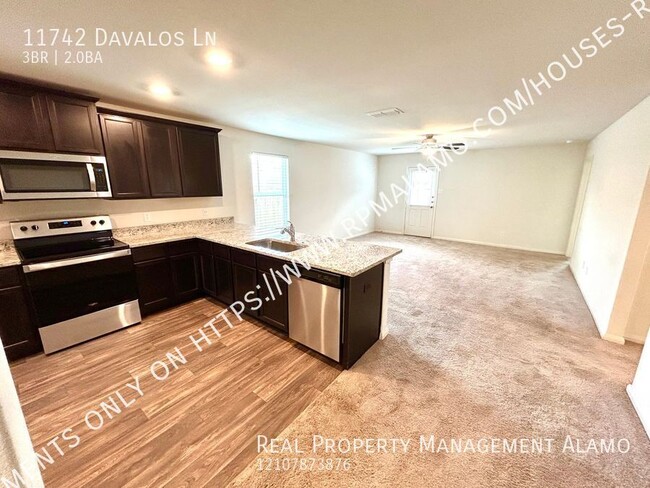 Foto del edificio - **MOVE-IN SPECIAL** MUST SEE! Beautiful 3-...