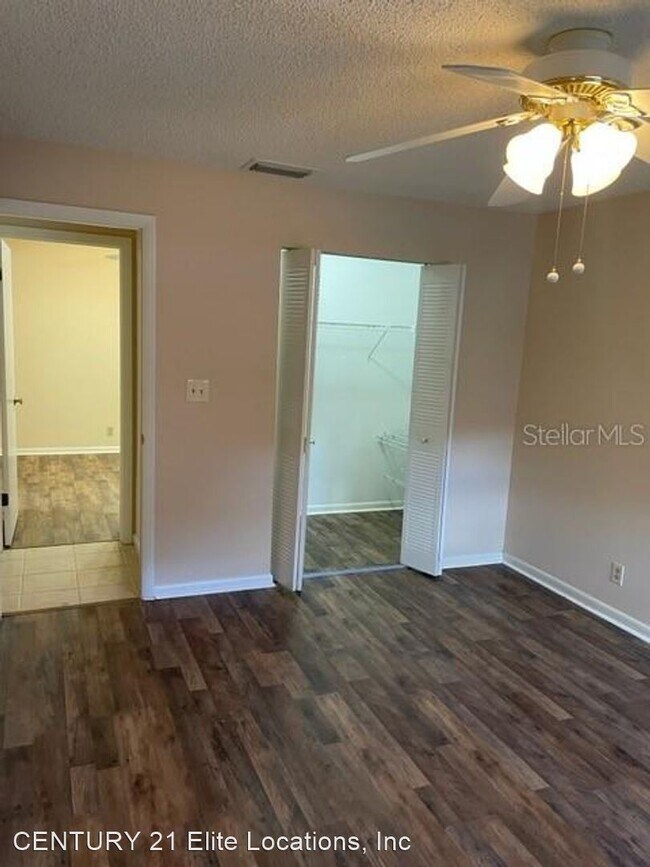 Building Photo - 2 br, 1.5 bath House - 8608 Lake Isle Dr