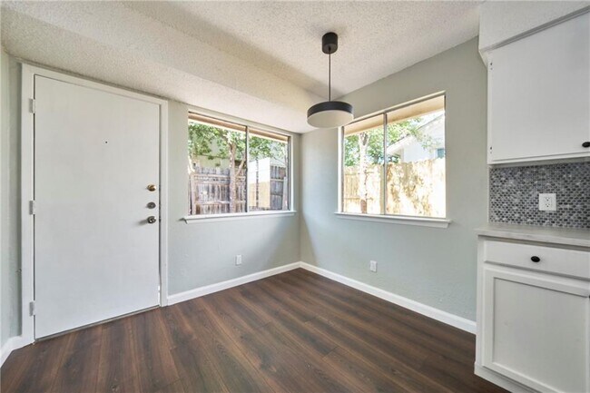 Foto del edificio - 902 Fieldwood Dr