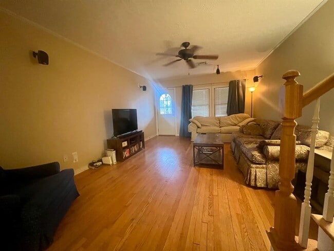 Building Photo - 526 Nebraska St