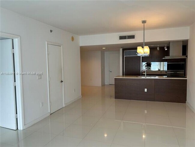 Foto del edificio - 495 Brickell Ave
