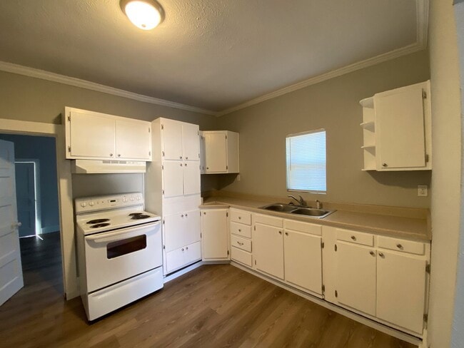 Foto del edificio - 817 W Matthews Ave