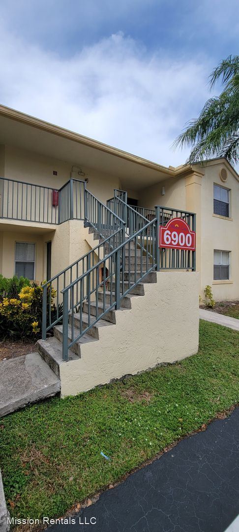 Building Photo - 2 br, 2 bath Apartment - 6890 Southgate Bl...