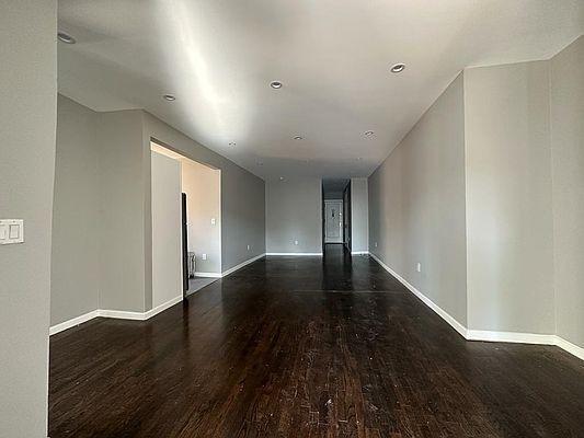 Foto del edificio - 3 bedroom in BRONX NY 10462