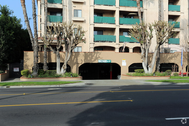 Foto del edificio - BROADWAY PLAZA APTS